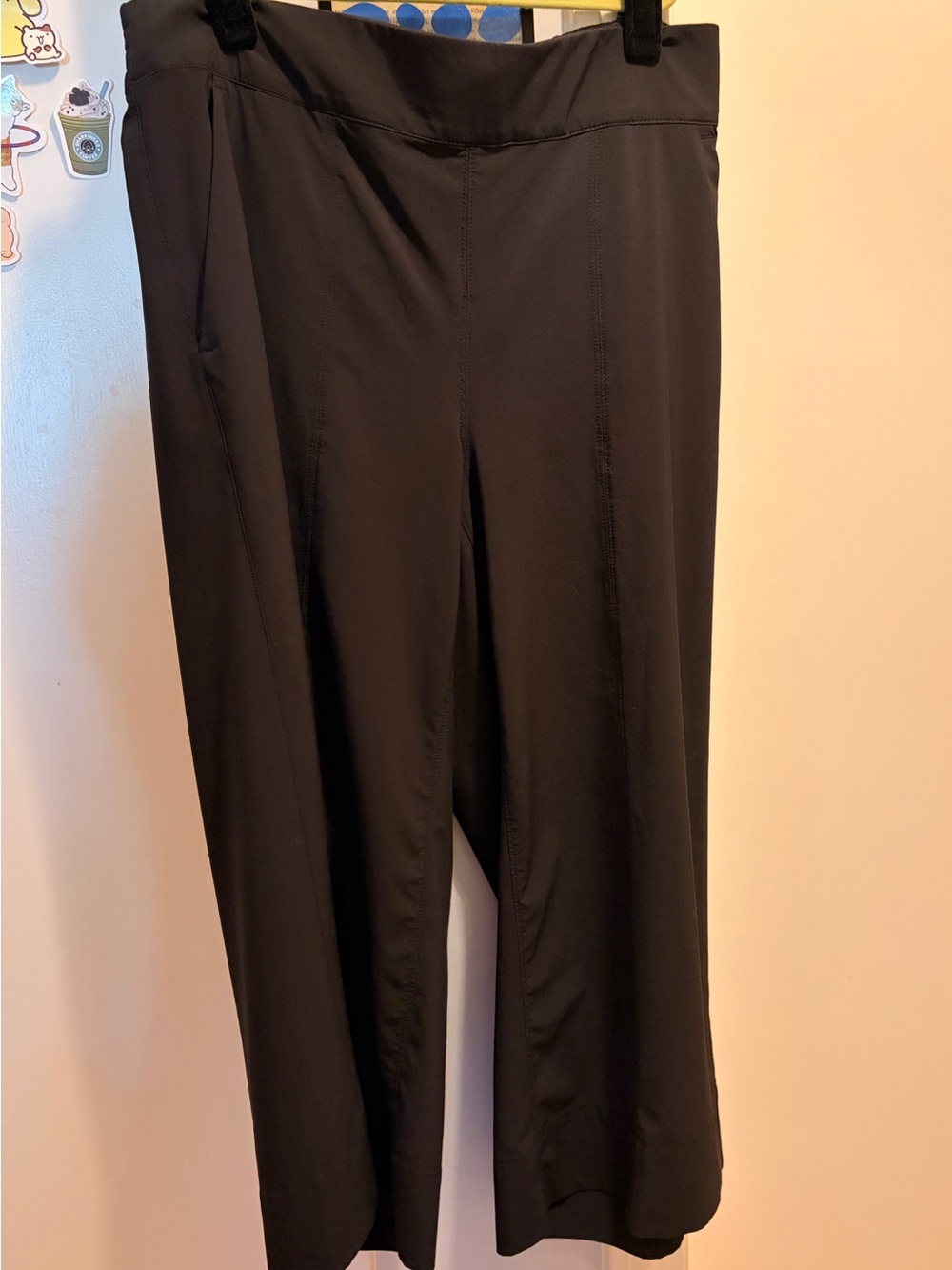 Women’s Athleta Black Wide-Leg Pants. Size 10. Cropped